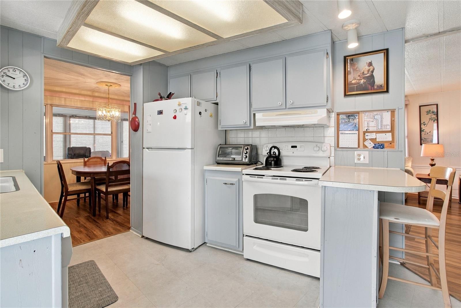 Kitchen with Breakfast Bar Kitchen with Breakfast Bar