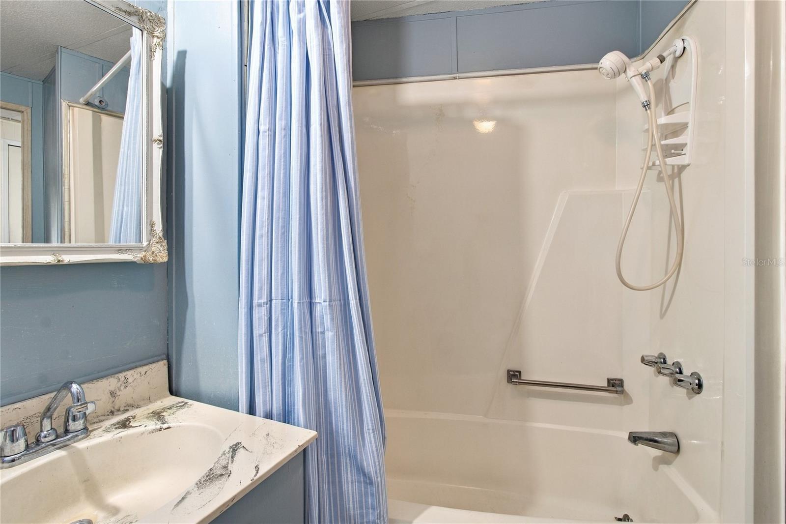 Bathroom w/Shower