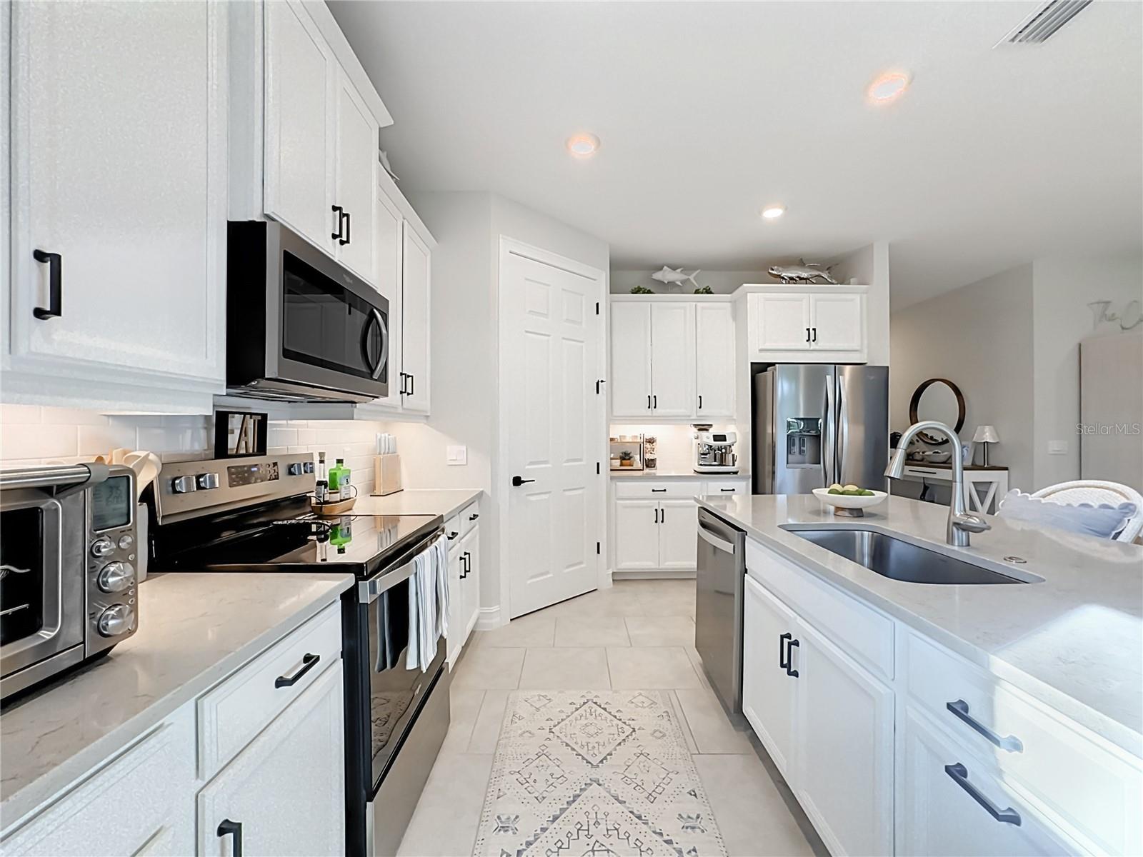 446 IBIZA LOOP, Venice, FL 34292
