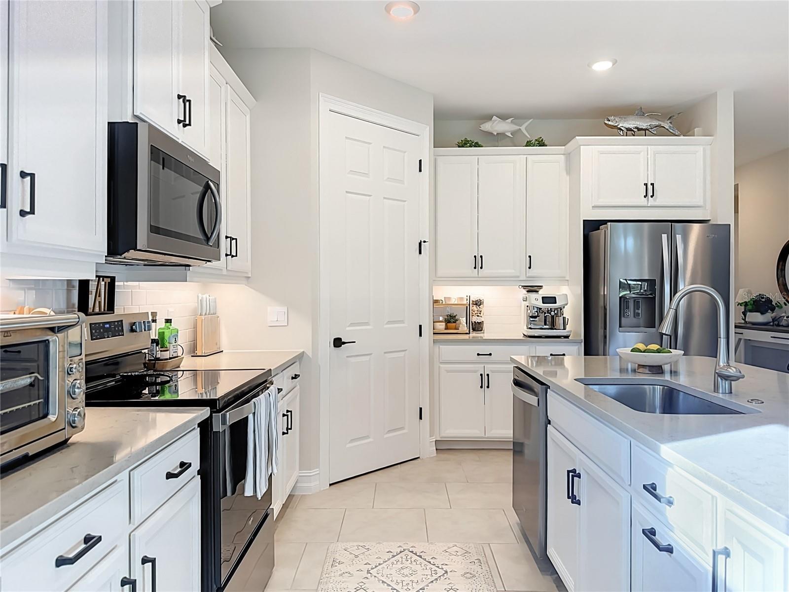 446 IBIZA LOOP, Venice, FL 34292