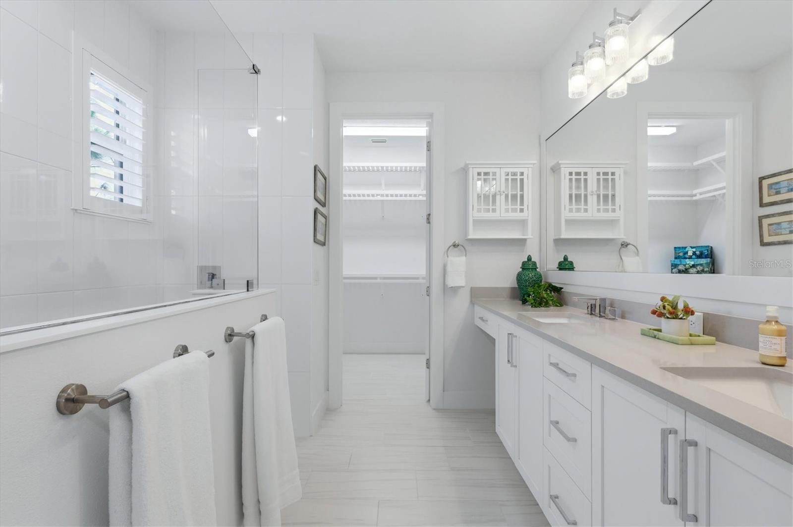 1104 WATERLINE COURT, Sarasota, FL 34240