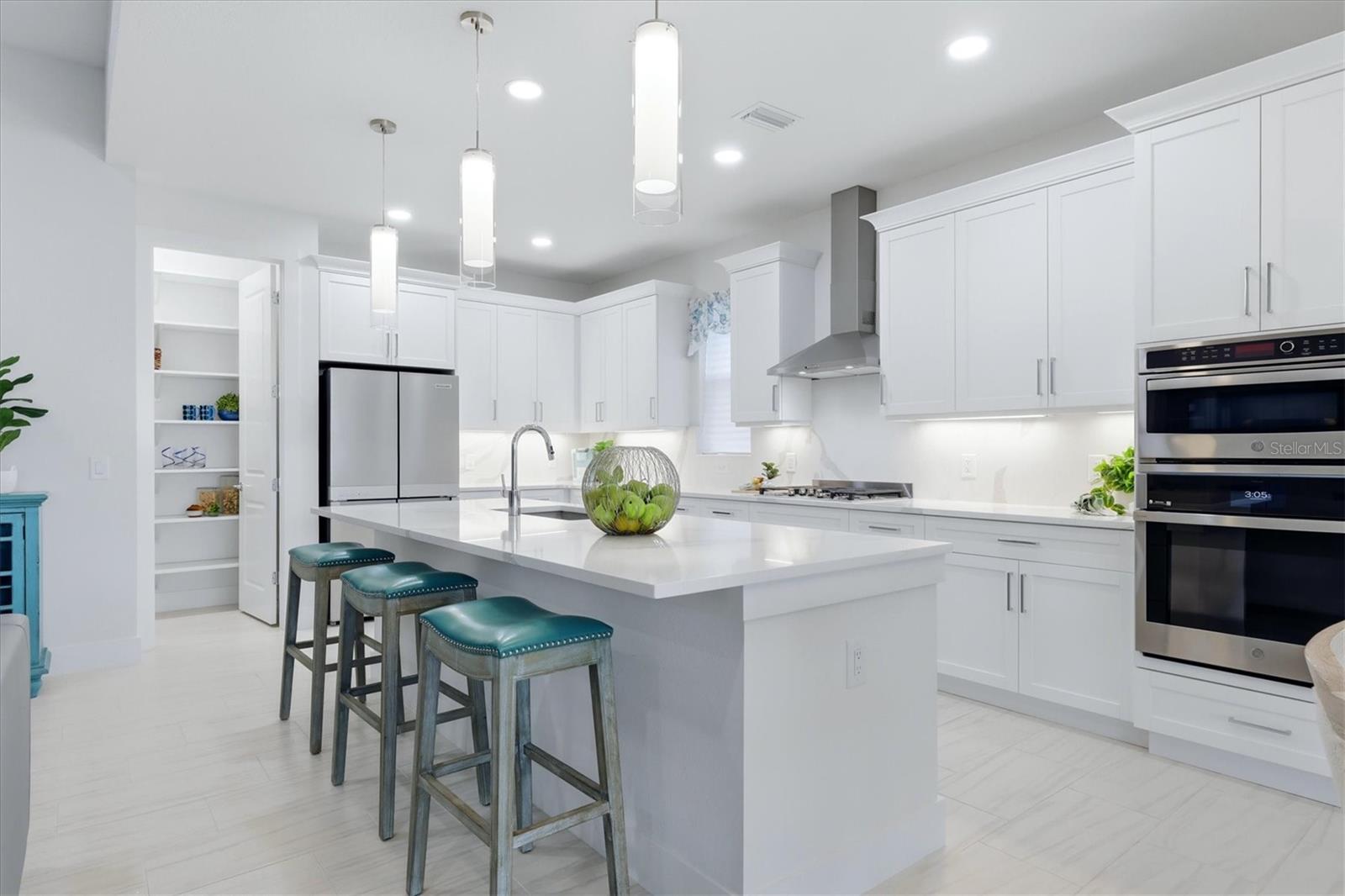 1104 WATERLINE COURT, Sarasota, FL 34240