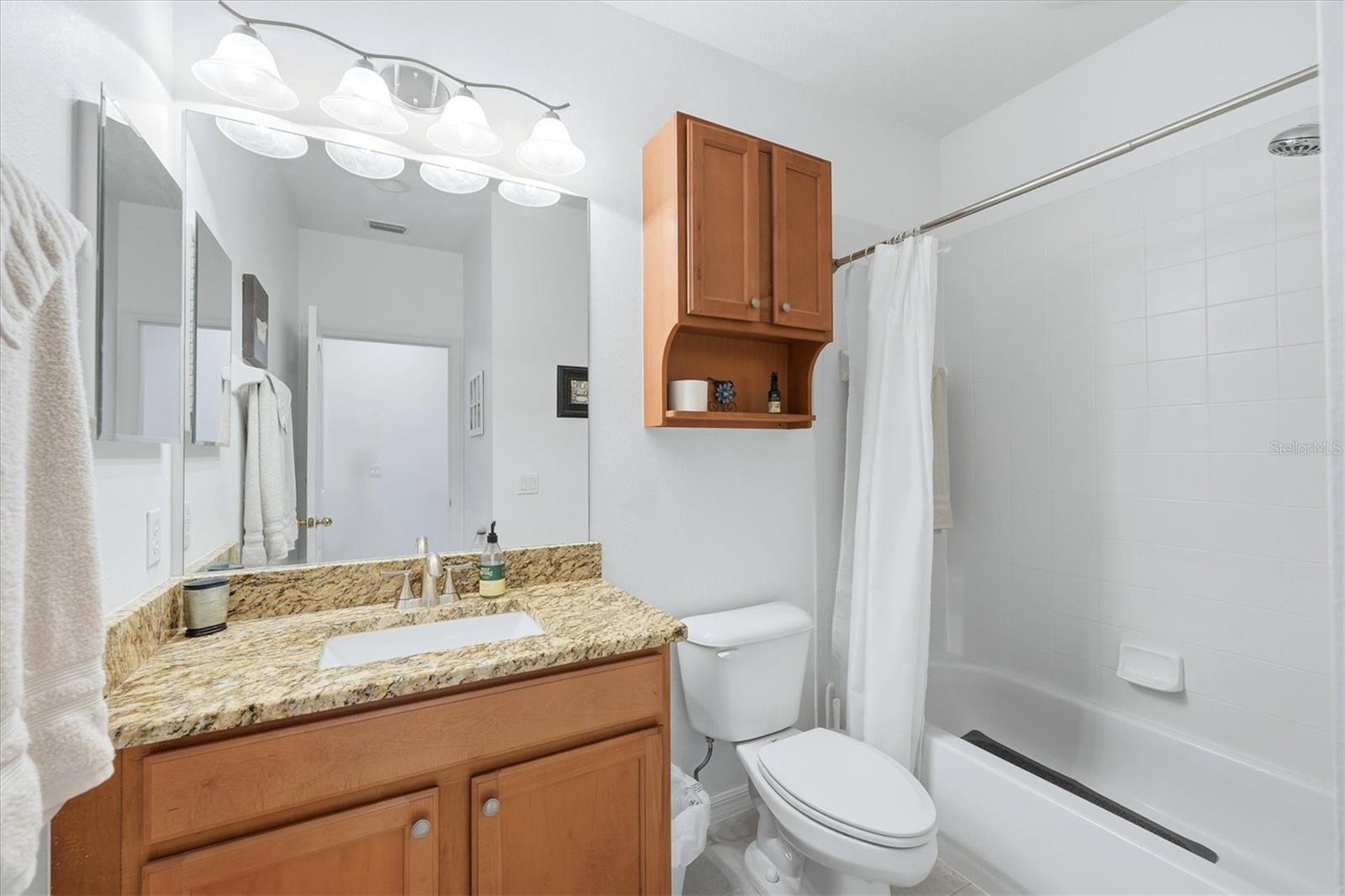 Full bathroom off the hallway