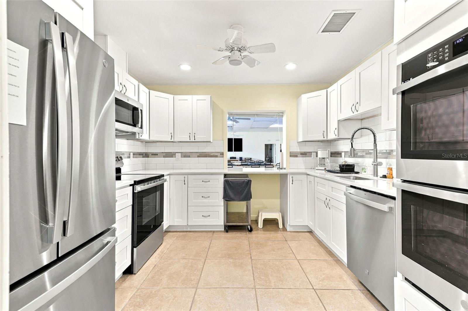 6272 GREEN VIEW CIR, #114, Sarasota, FL 34231