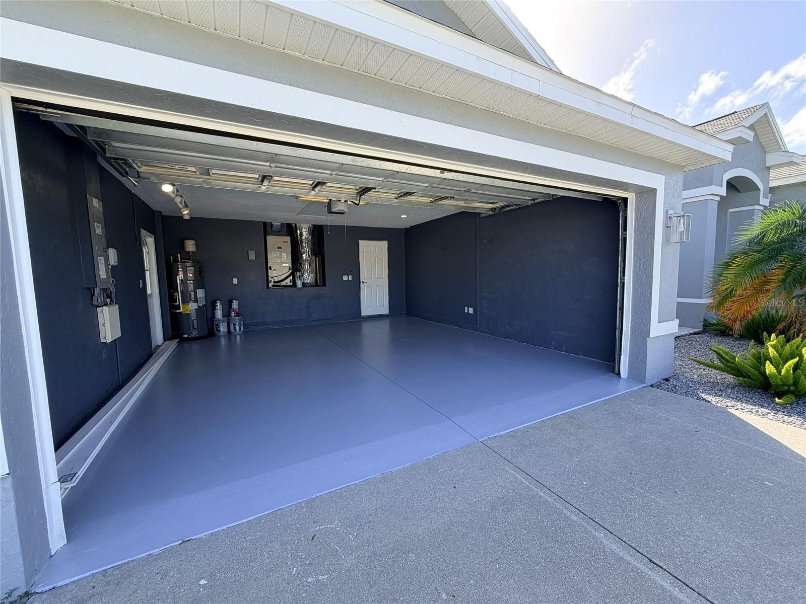 2 Car garage, fresh painted floors