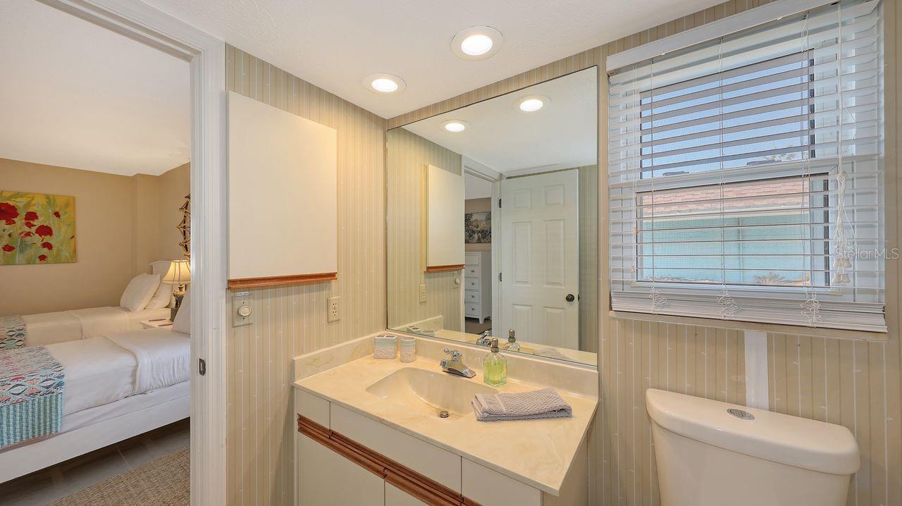 126 AVENIDA VENECCIA, Sarasota, FL 34242