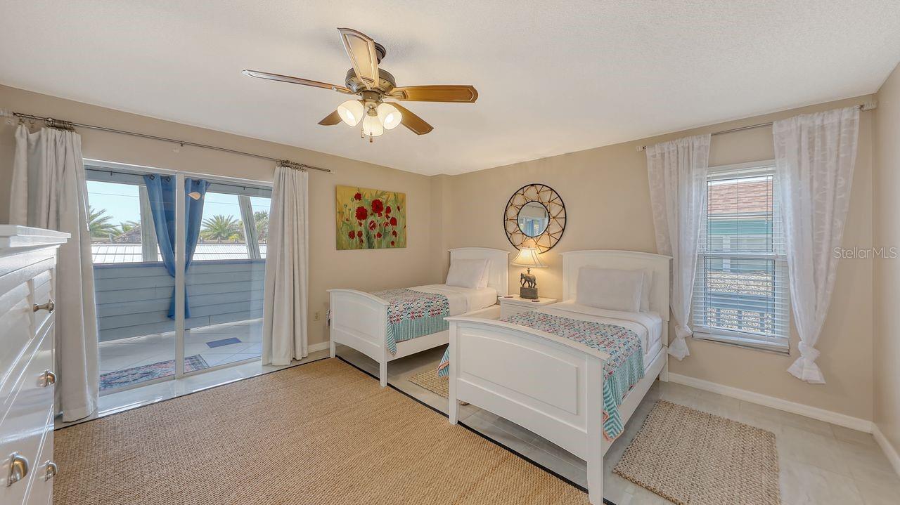 126 AVENIDA VENECCIA, Sarasota, FL 34242