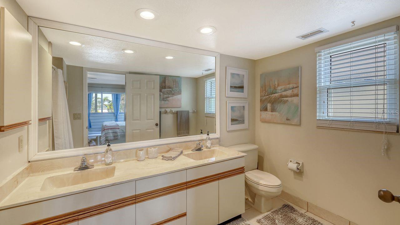 126 AVENIDA VENECCIA, Sarasota, FL 34242