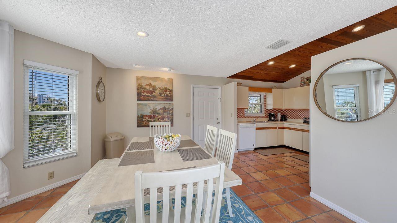 126 AVENIDA VENECCIA, Sarasota, FL 34242