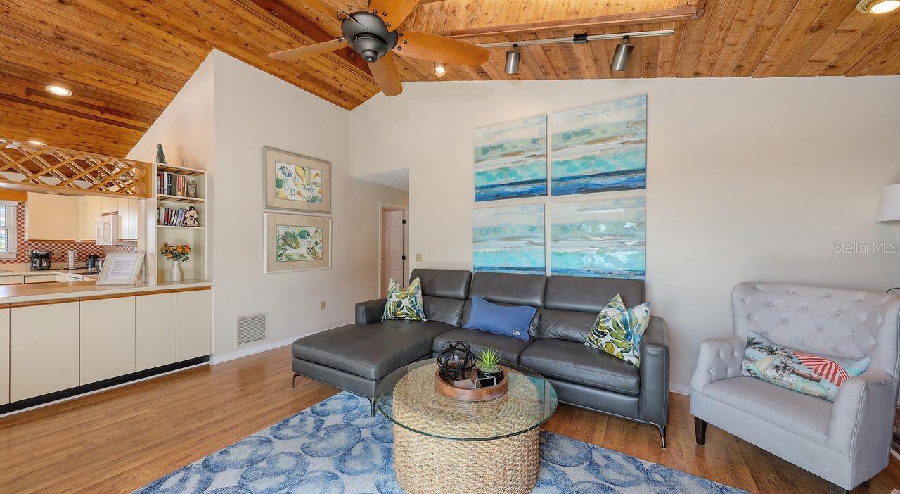126 AVENIDA VENECCIA, Sarasota, FL 34242