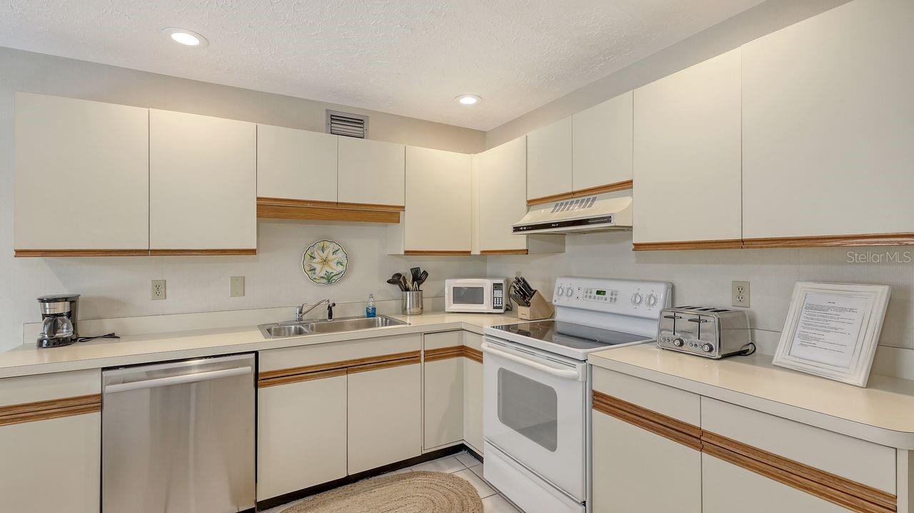 126 AVENIDA VENECCIA, Sarasota, FL 34242