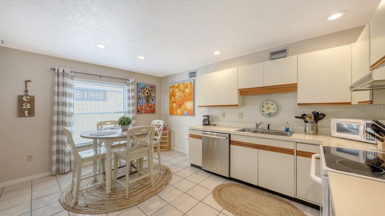 126 AVENIDA VENECCIA, Sarasota, FL 34242