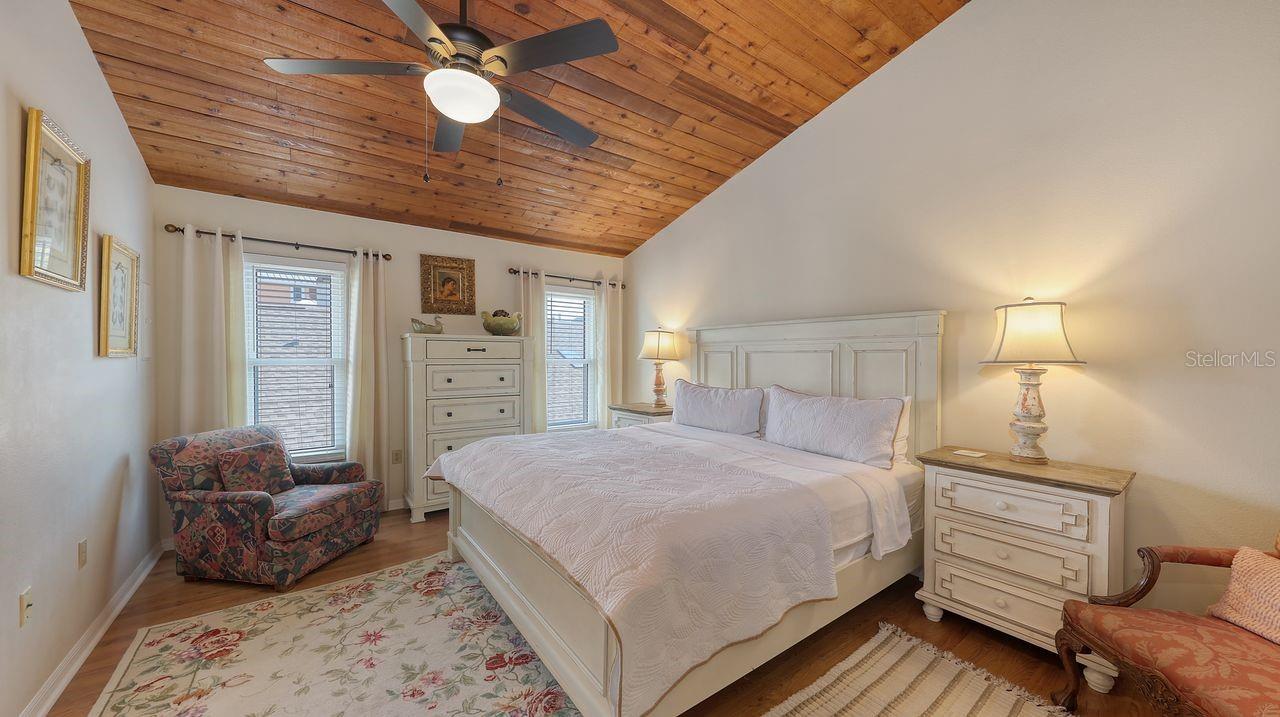 126 AVENIDA VENECCIA, Sarasota, FL 34242