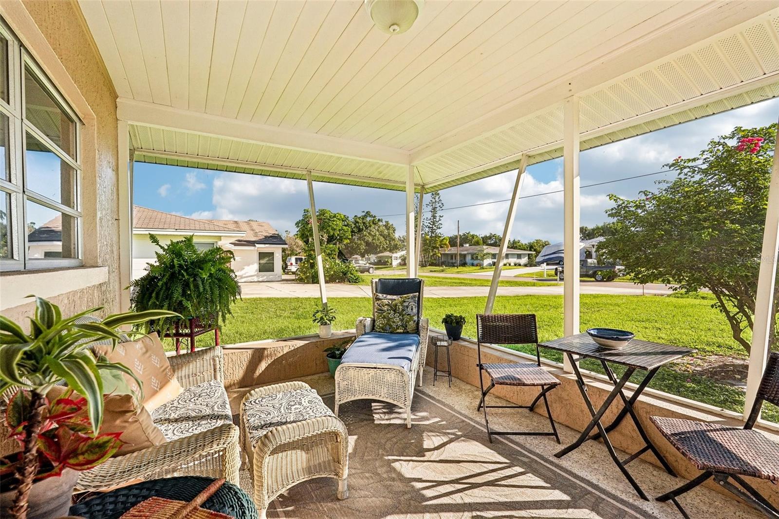 311 screened lanai with travertine floor - perfect for morning coffee