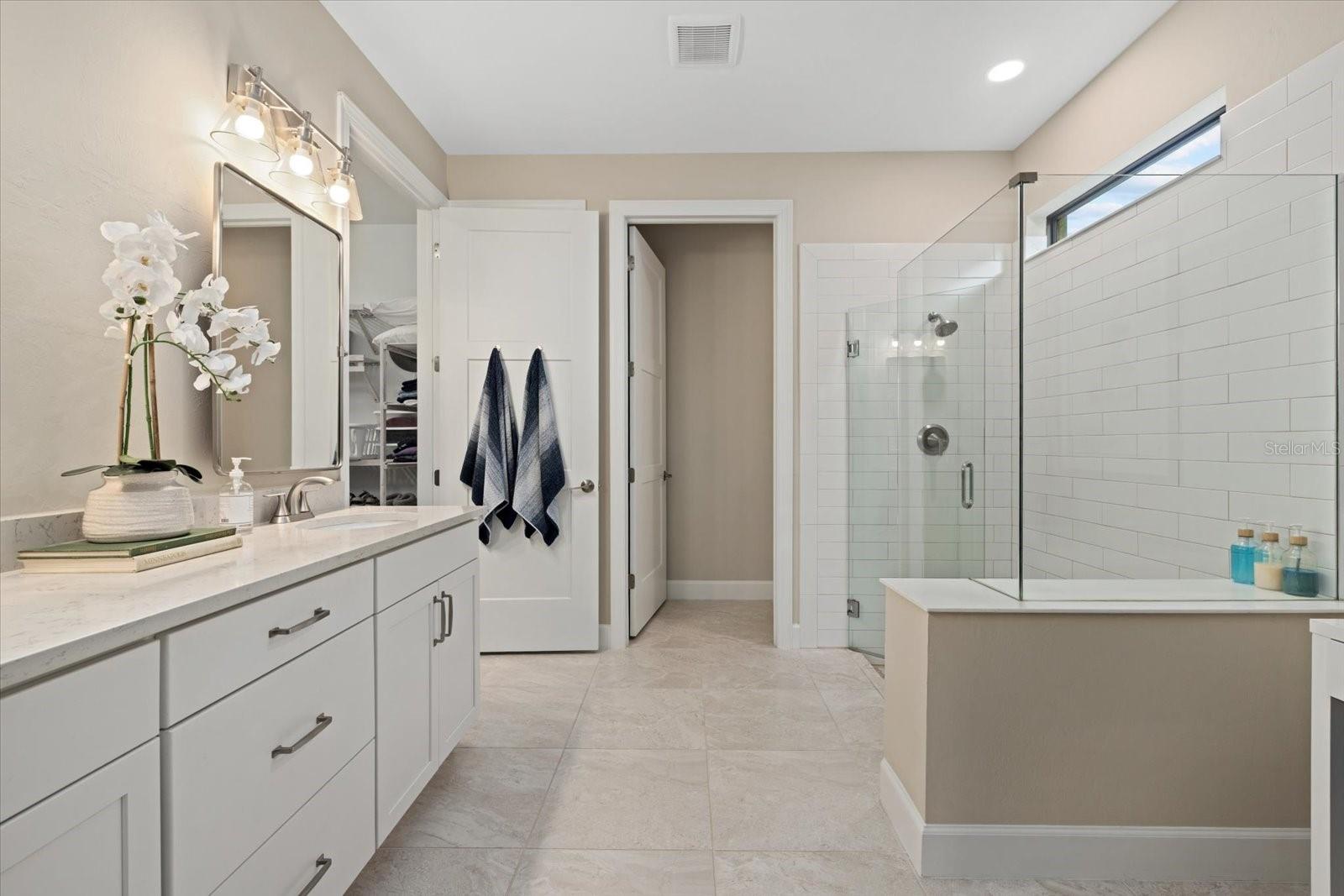 Primary en-suite