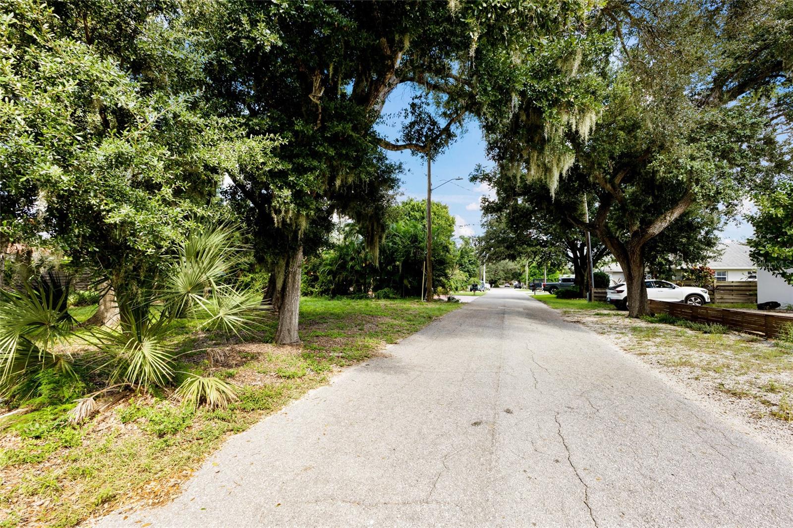 2423 HICKORY AVENUE, Sarasota, FL 34234
