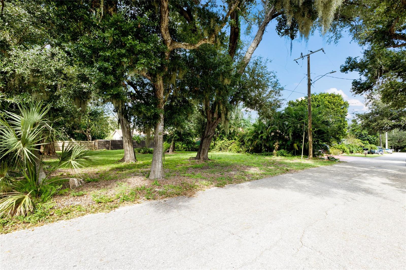 2423 HICKORY AVENUE, Sarasota, FL 34234