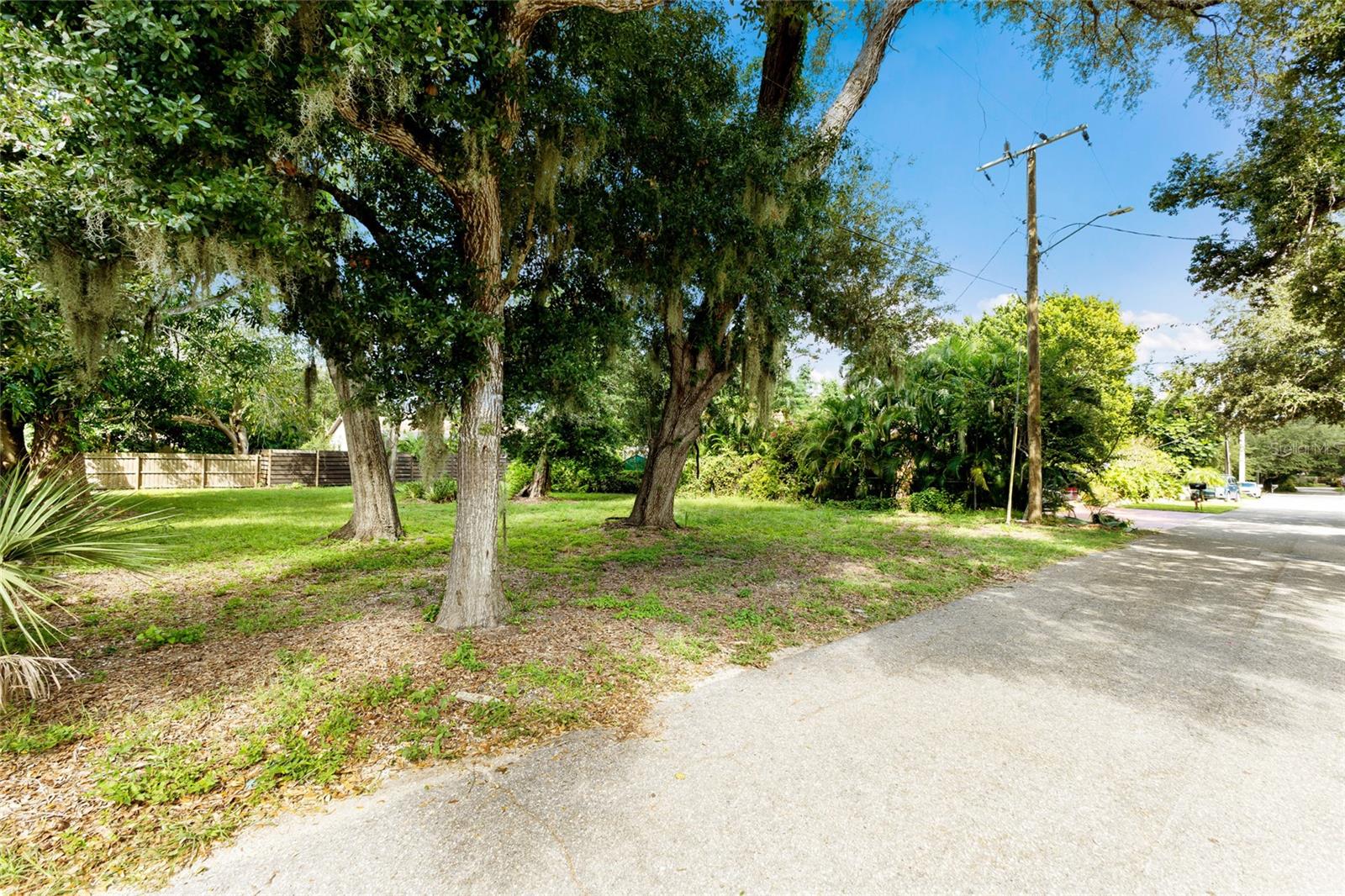2423 HICKORY AVENUE, Sarasota, FL 34234