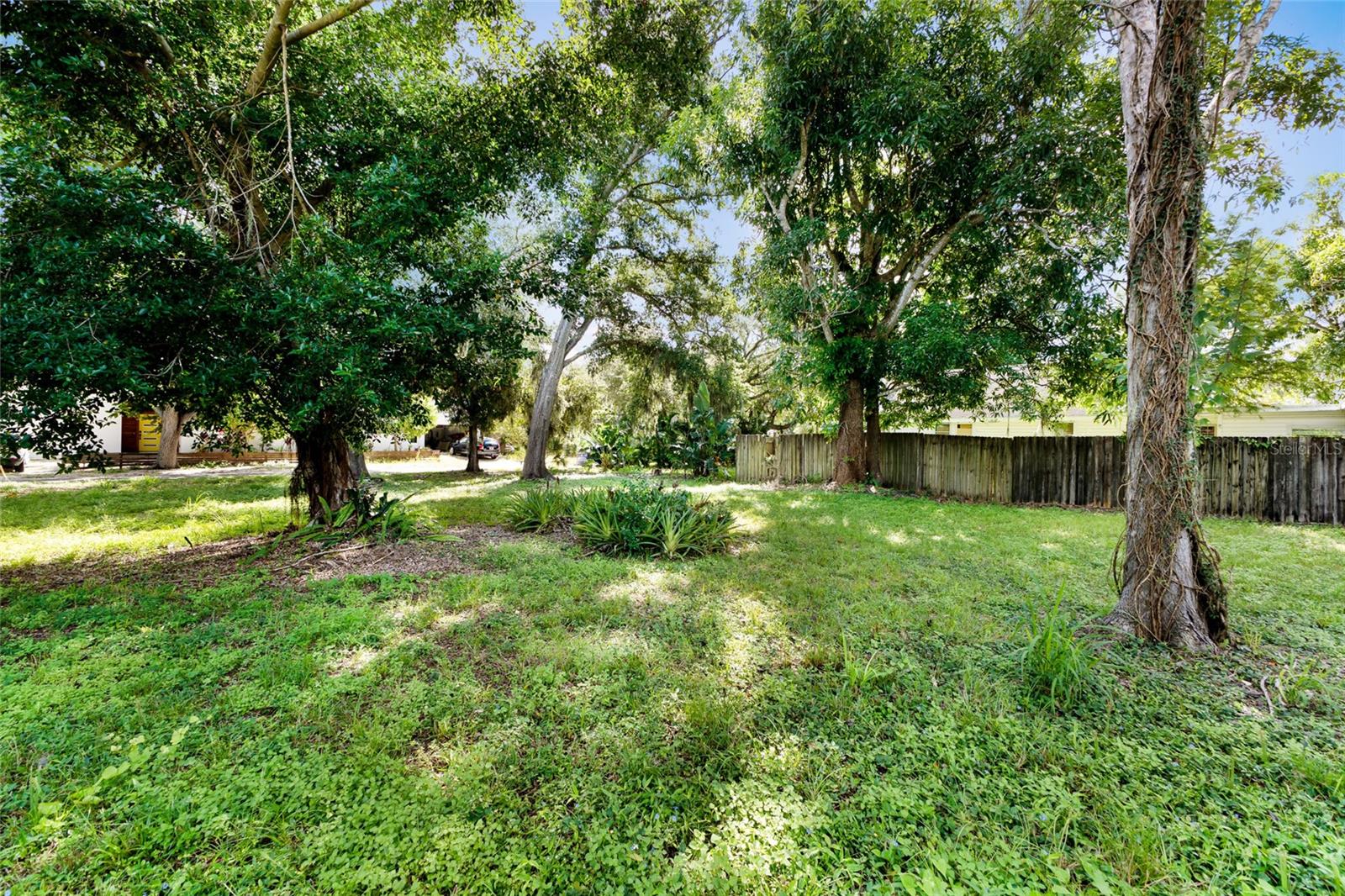 2423 HICKORY AVENUE, Sarasota, FL 34234 2423 HICKORY AVENUE, Sarasota, FL 34234