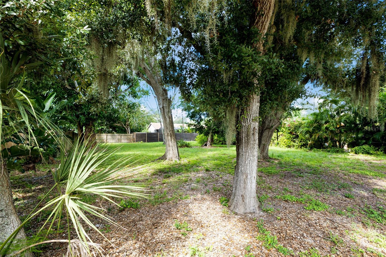2423 HICKORY AVENUE, Sarasota, FL 34234