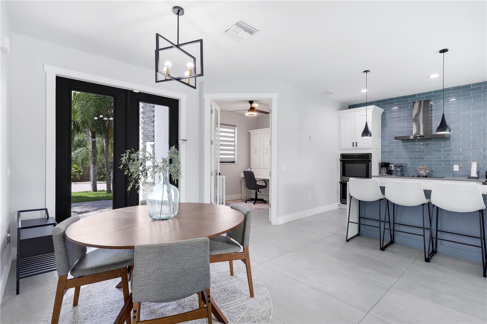 715 OAK STREET, Bradenton, FL 34208