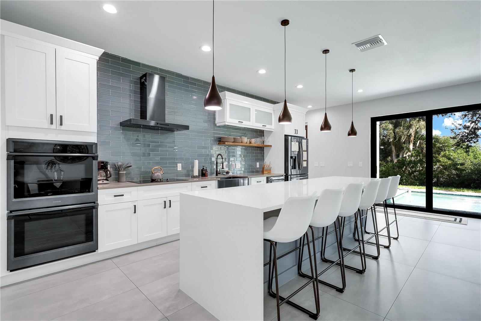 715 OAK STREET, Bradenton, FL 34208