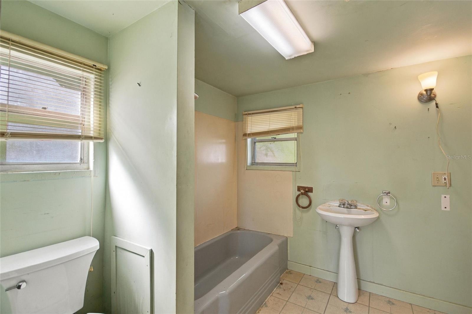 703 36TH STREET W, Bradenton, FL 34205