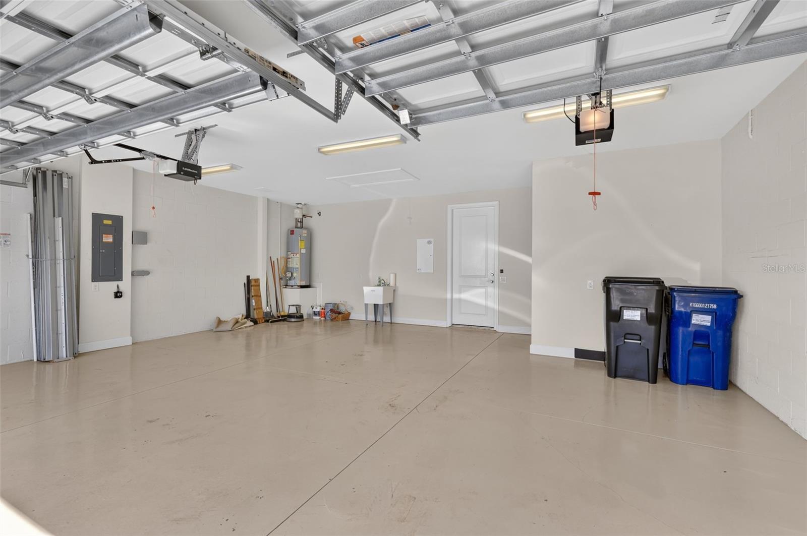 2-CAR GARAGE