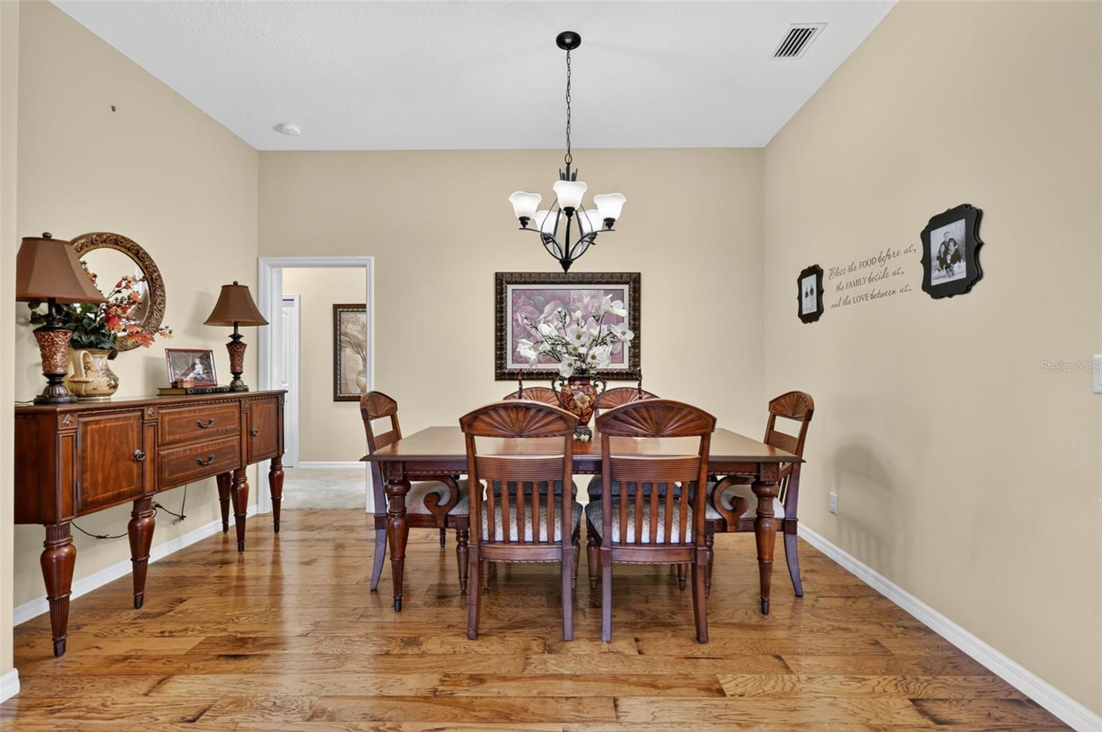 FORMAL DINING AREA