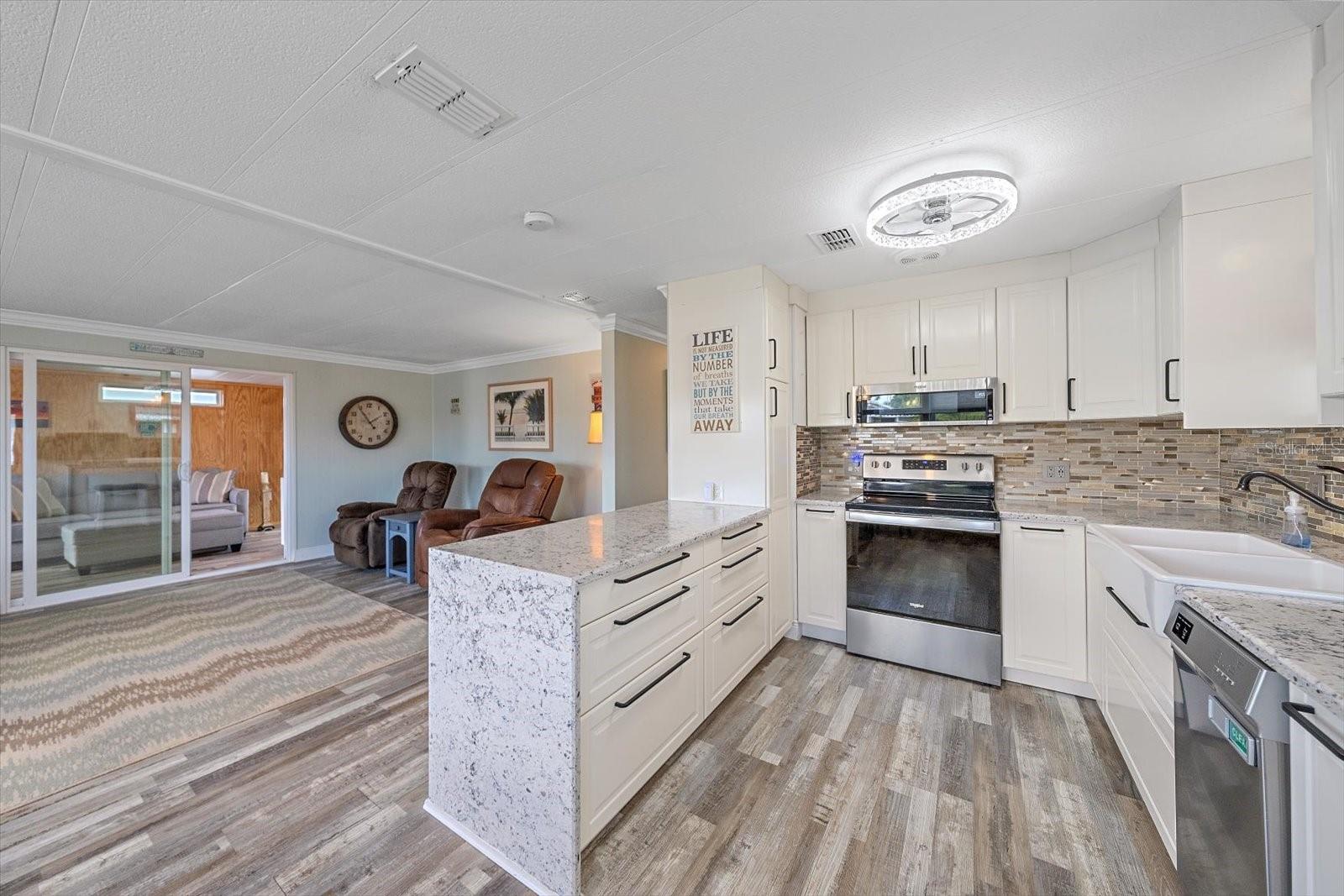 102 DEL RIO DRIVE, Palmetto, FL 34221