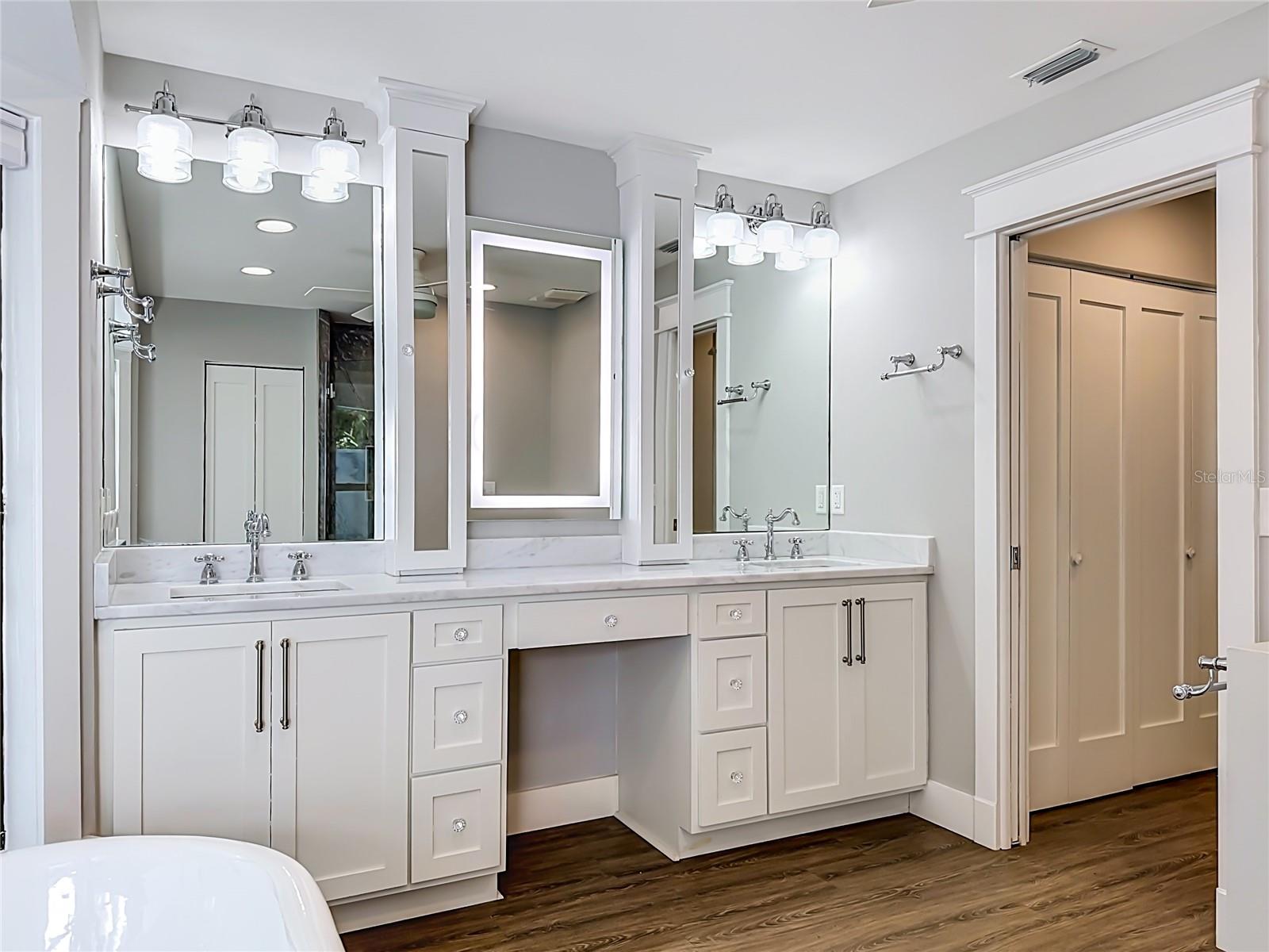 1115 MILL RUN E, Bradenton, FL 34212