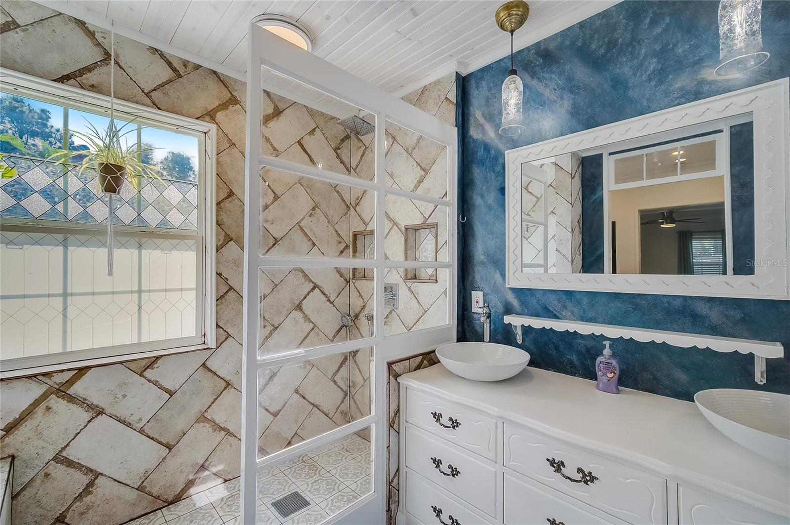 426 EAGLES NEST LANE, Sarasota, FL 34243