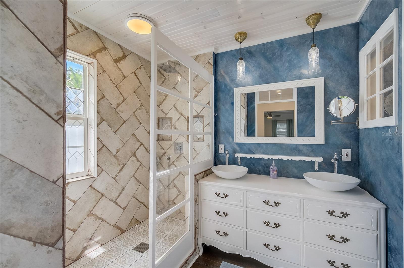 426 EAGLES NEST LANE, Sarasota, FL 34243