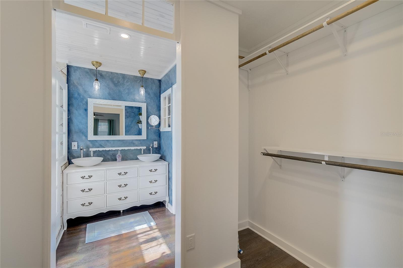 426 EAGLES NEST LANE, Sarasota, FL 34243