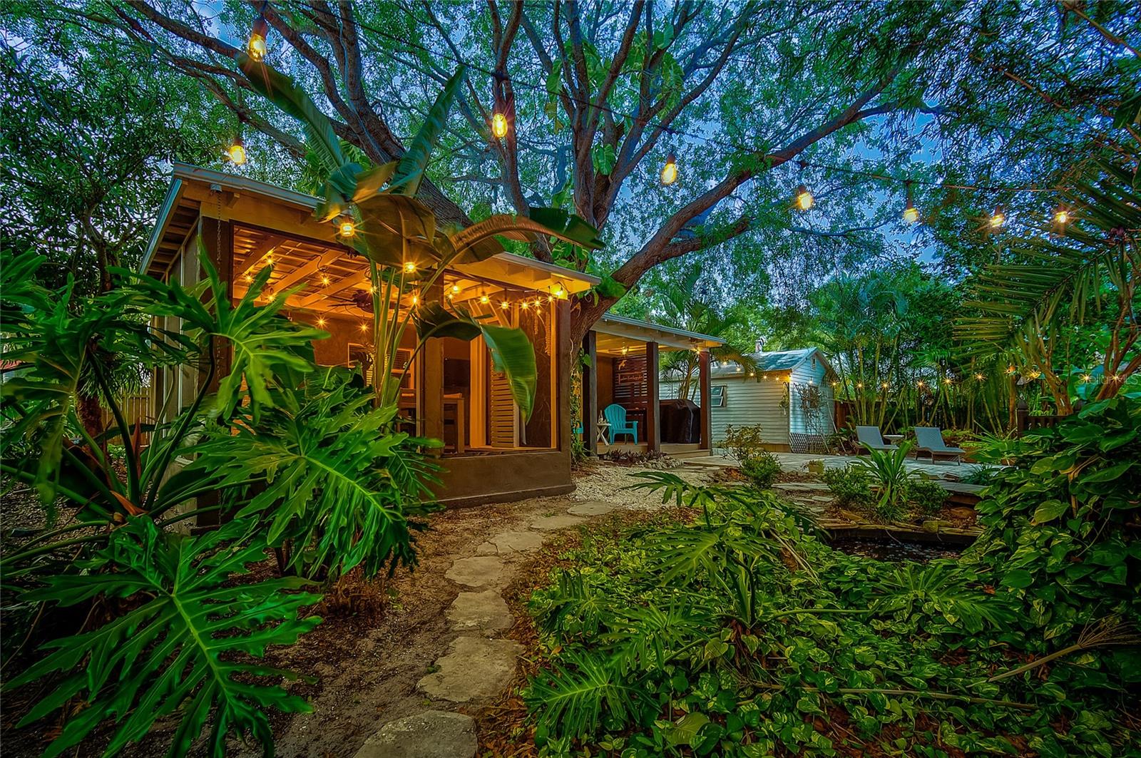 426 EAGLES NEST LANE, Sarasota, FL 34243