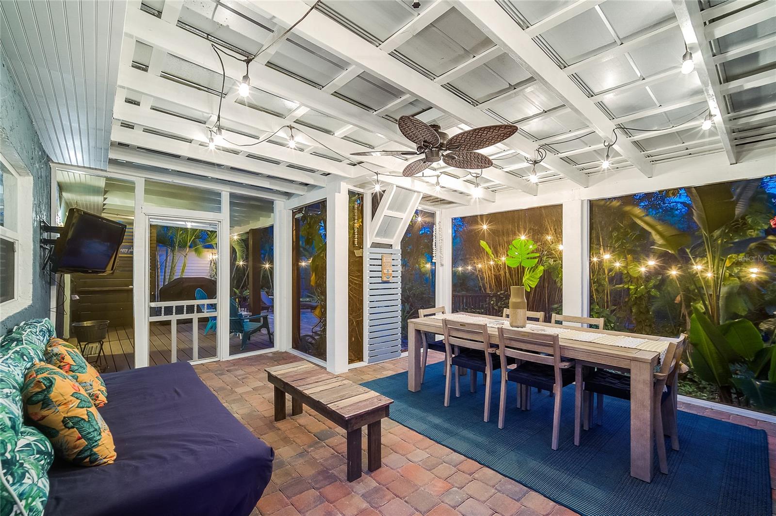 426 EAGLES NEST LANE, Sarasota, FL 34243