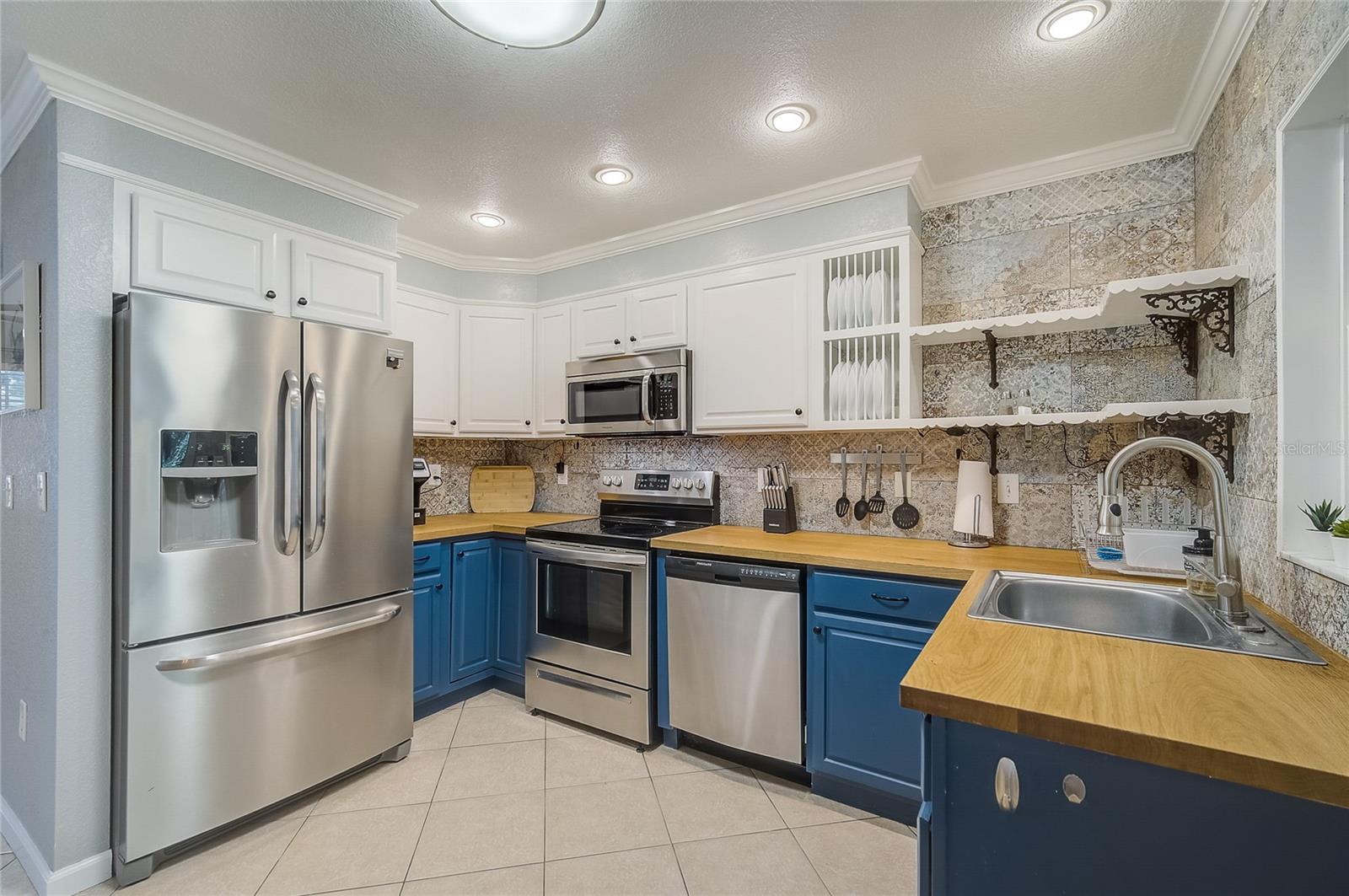 426 EAGLES NEST LANE, Sarasota, FL 34243