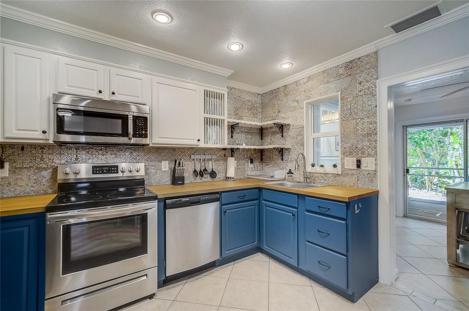 426 EAGLES NEST LANE, Sarasota, FL 34243