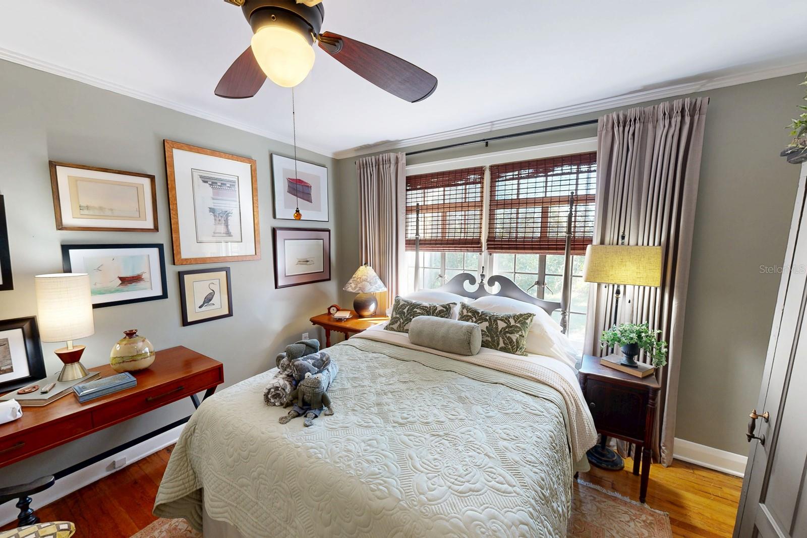 Main residence bedroom. (1 of 2.)
