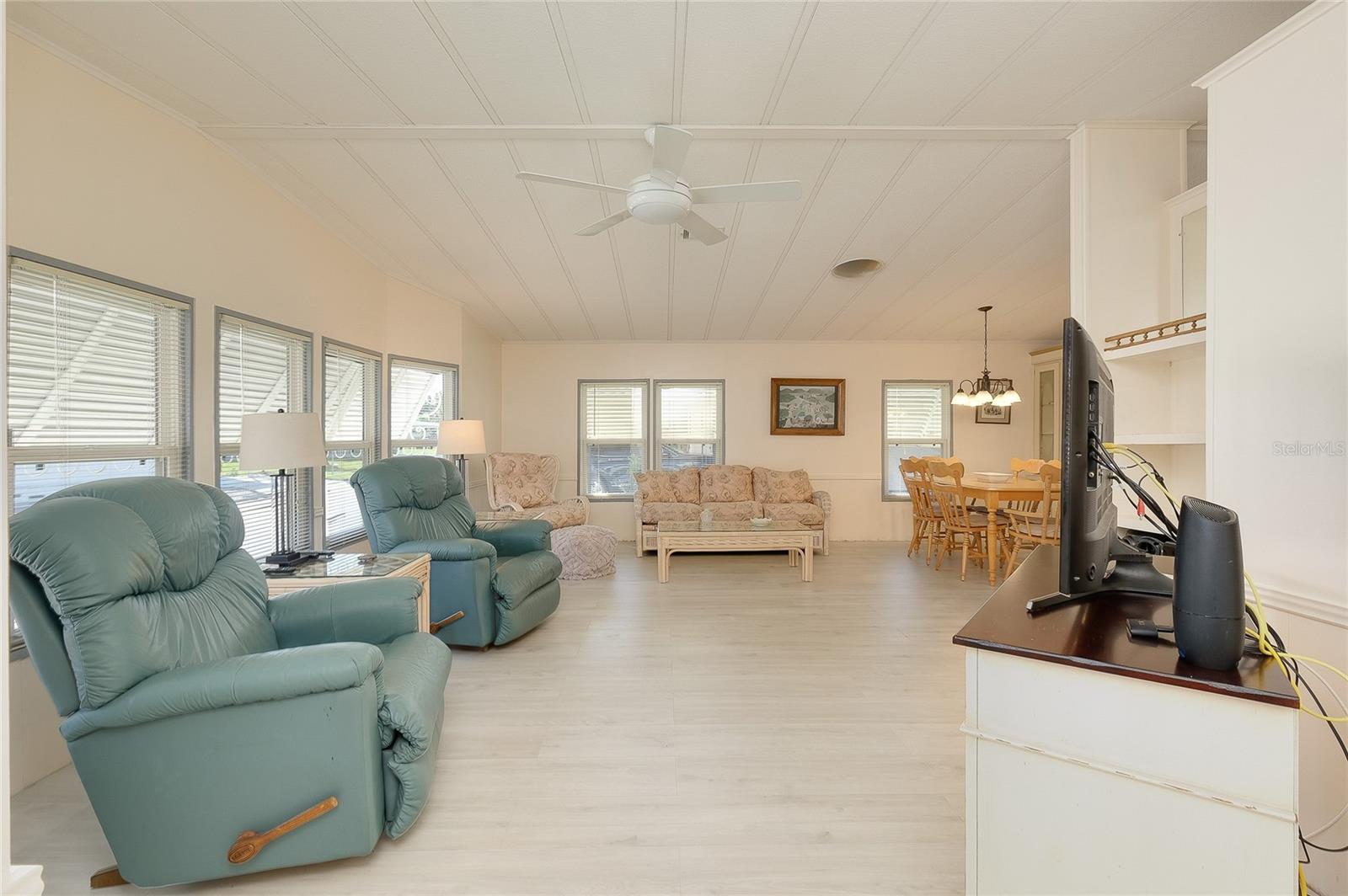 8905 34TH AVENUE E, Palmetto, FL 34221