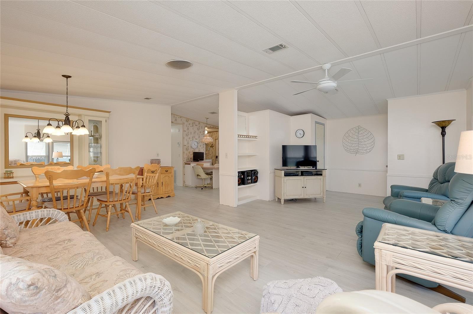 8905 34TH AVENUE E, Palmetto, FL 34221