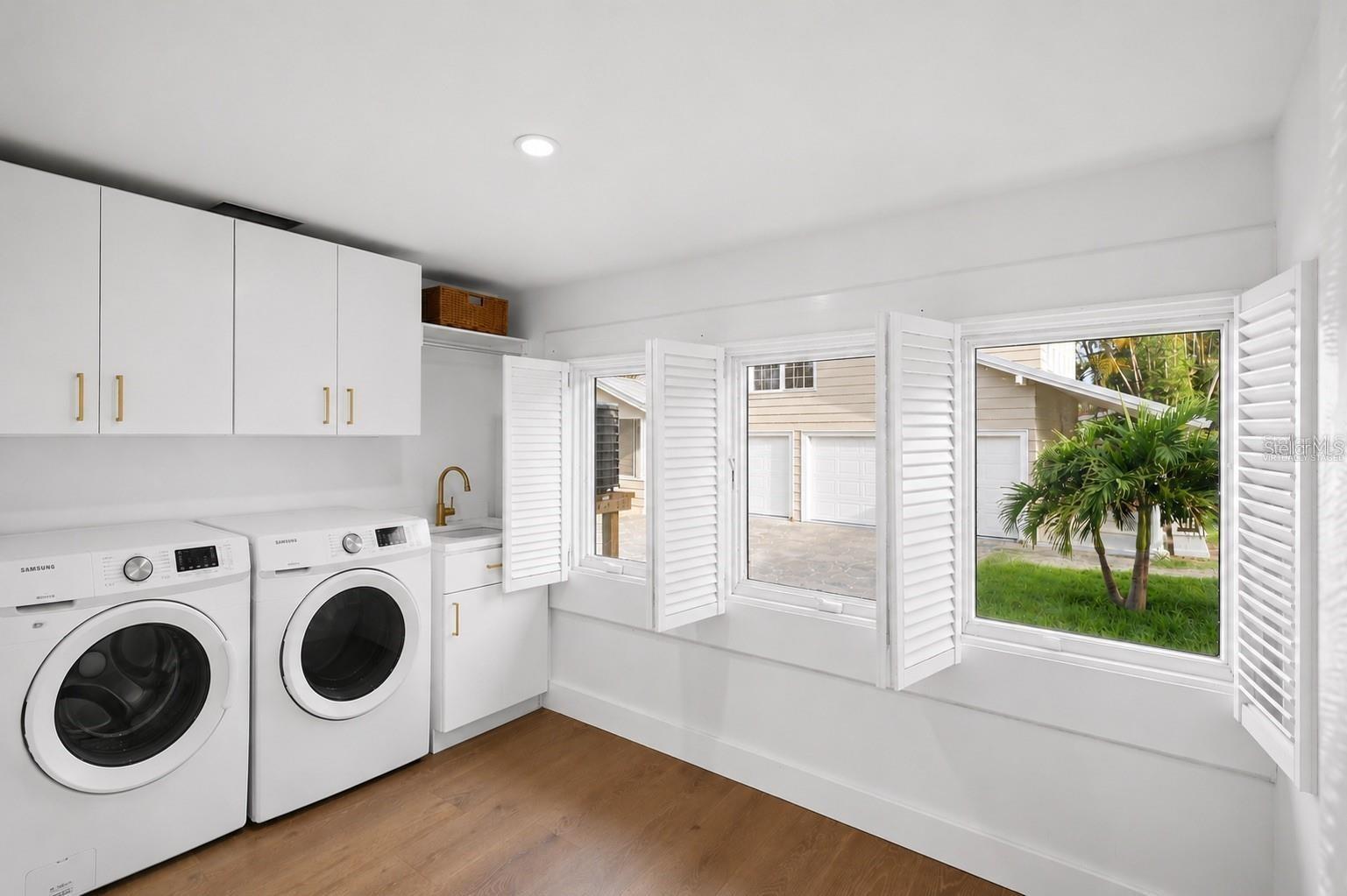 Washer & dryer arriving soon