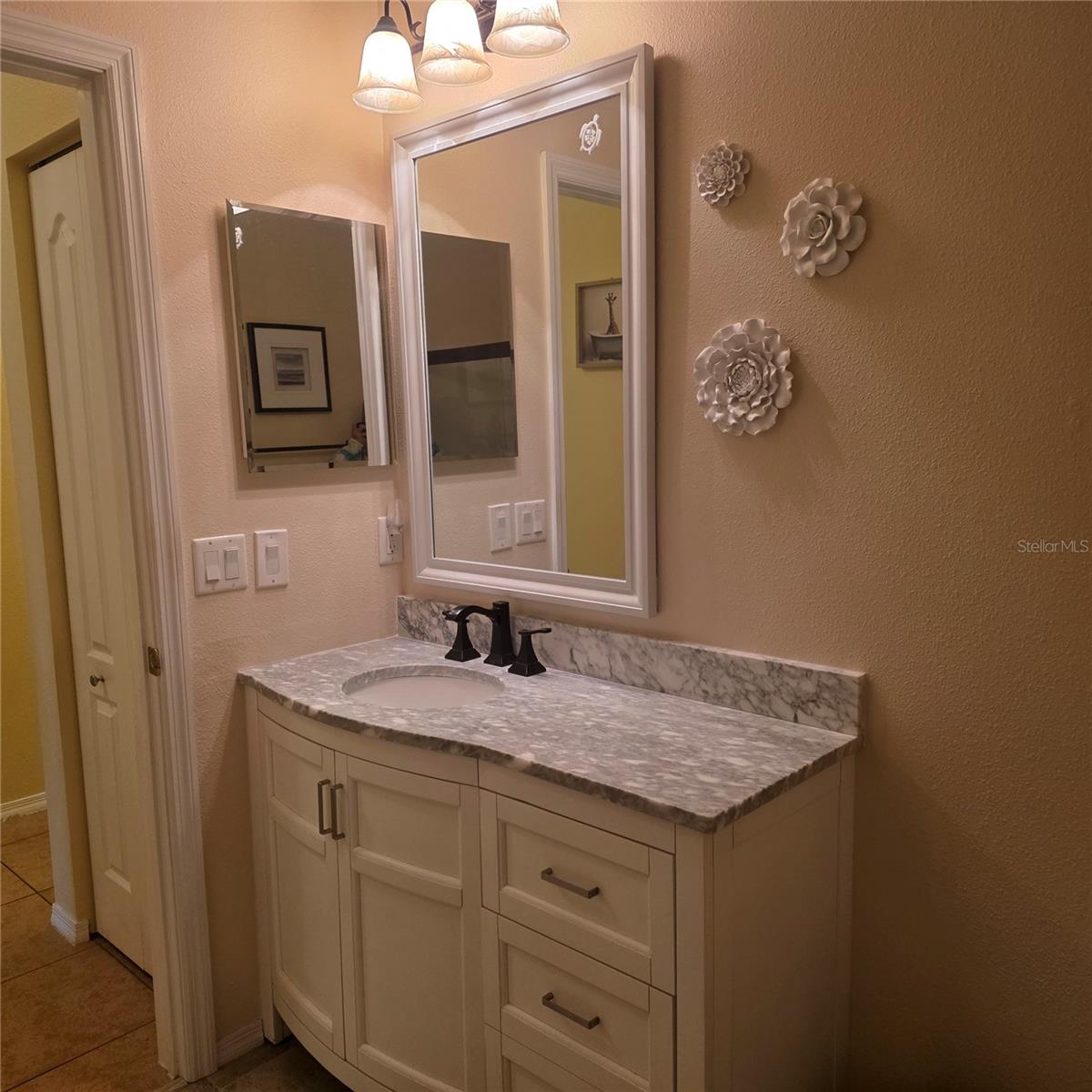 318 65TH AVENUE E, Bradenton, FL 34203