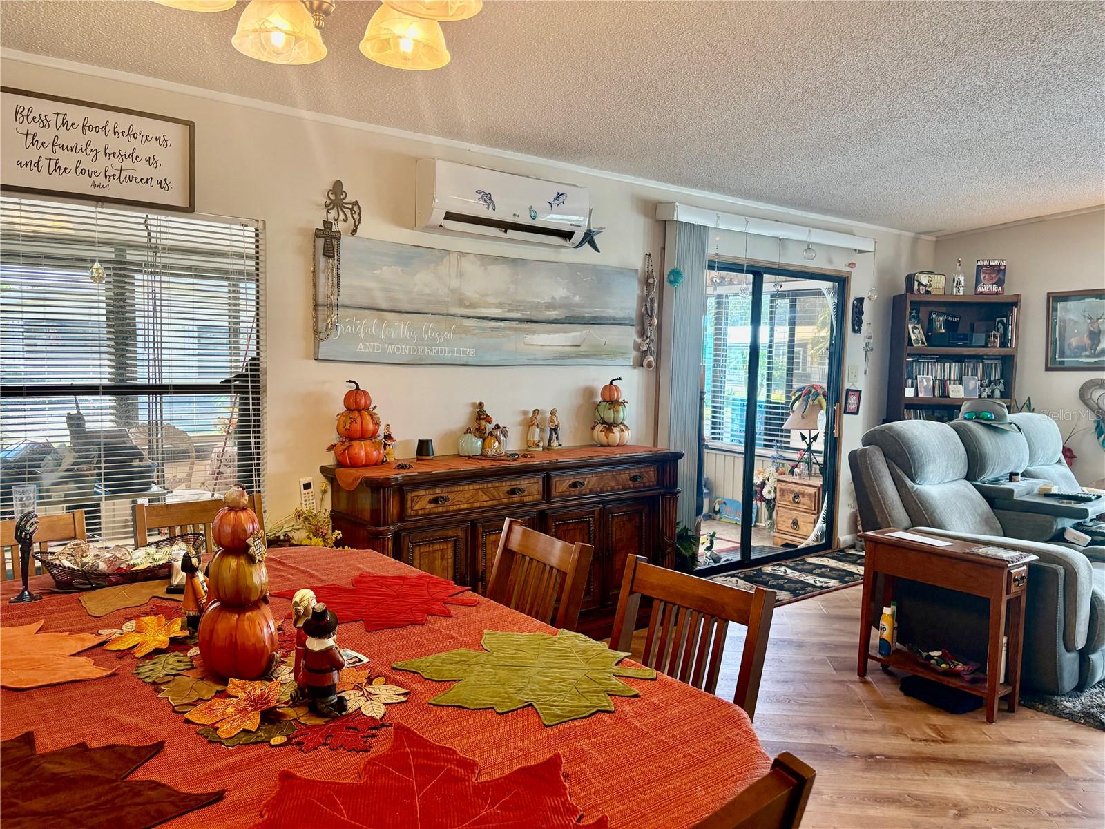 Living Rm/Dining Rm Combination Living Rm/Dining Rm Combination