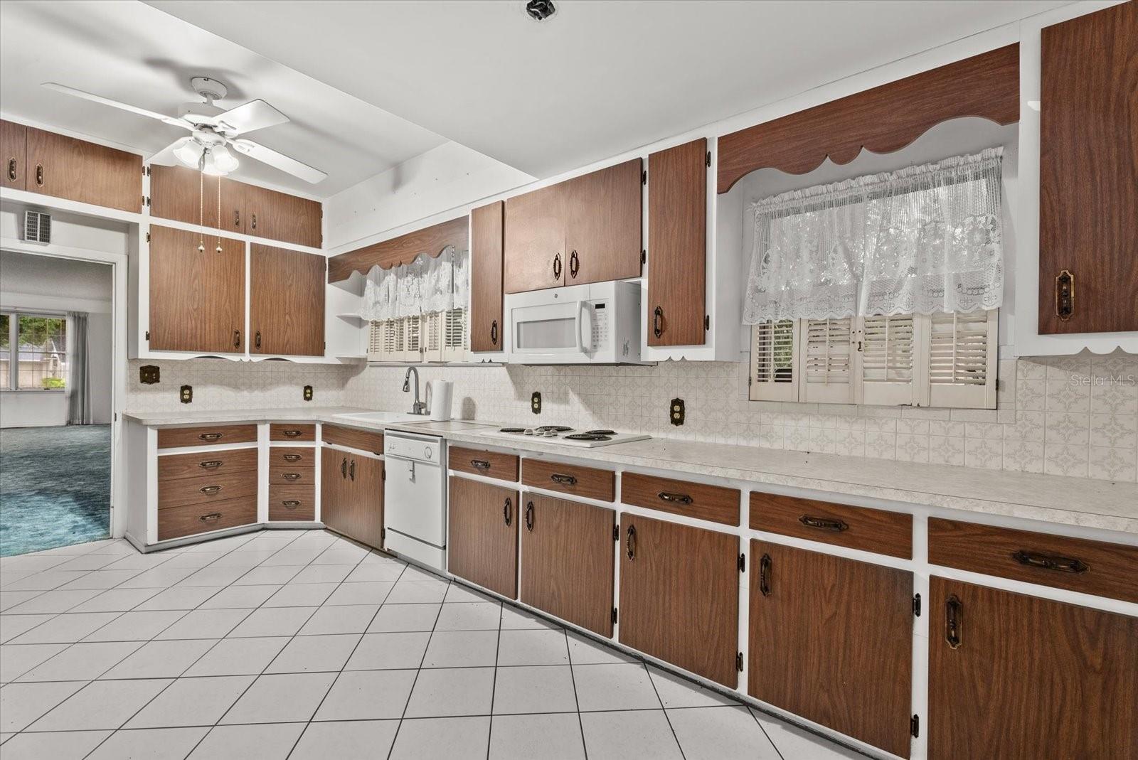 2714 MANATEE AVENUE W, Bradenton, FL 34205 2714 MANATEE AVENUE W, Bradenton, FL 34205