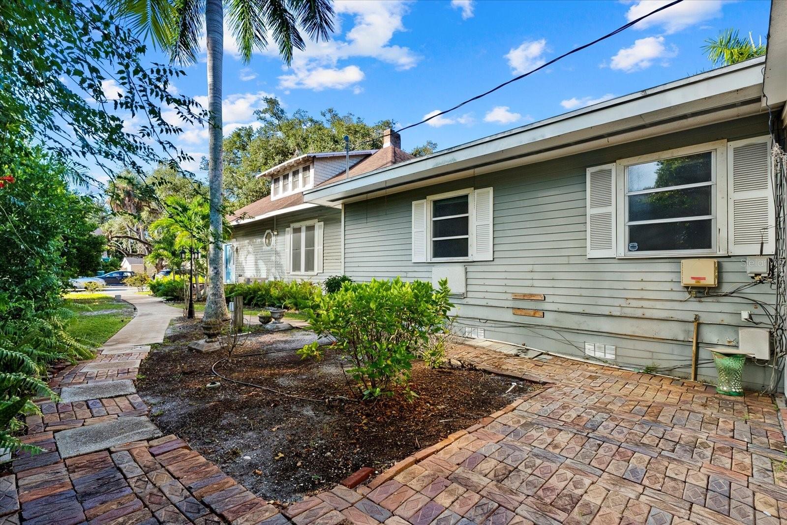 2714 MANATEE AVENUE W, Bradenton, FL 34205