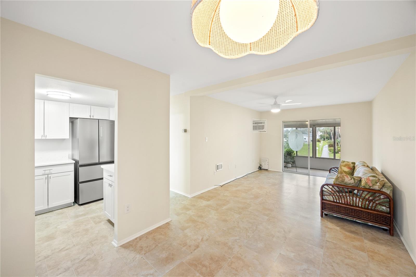Living room/dining room