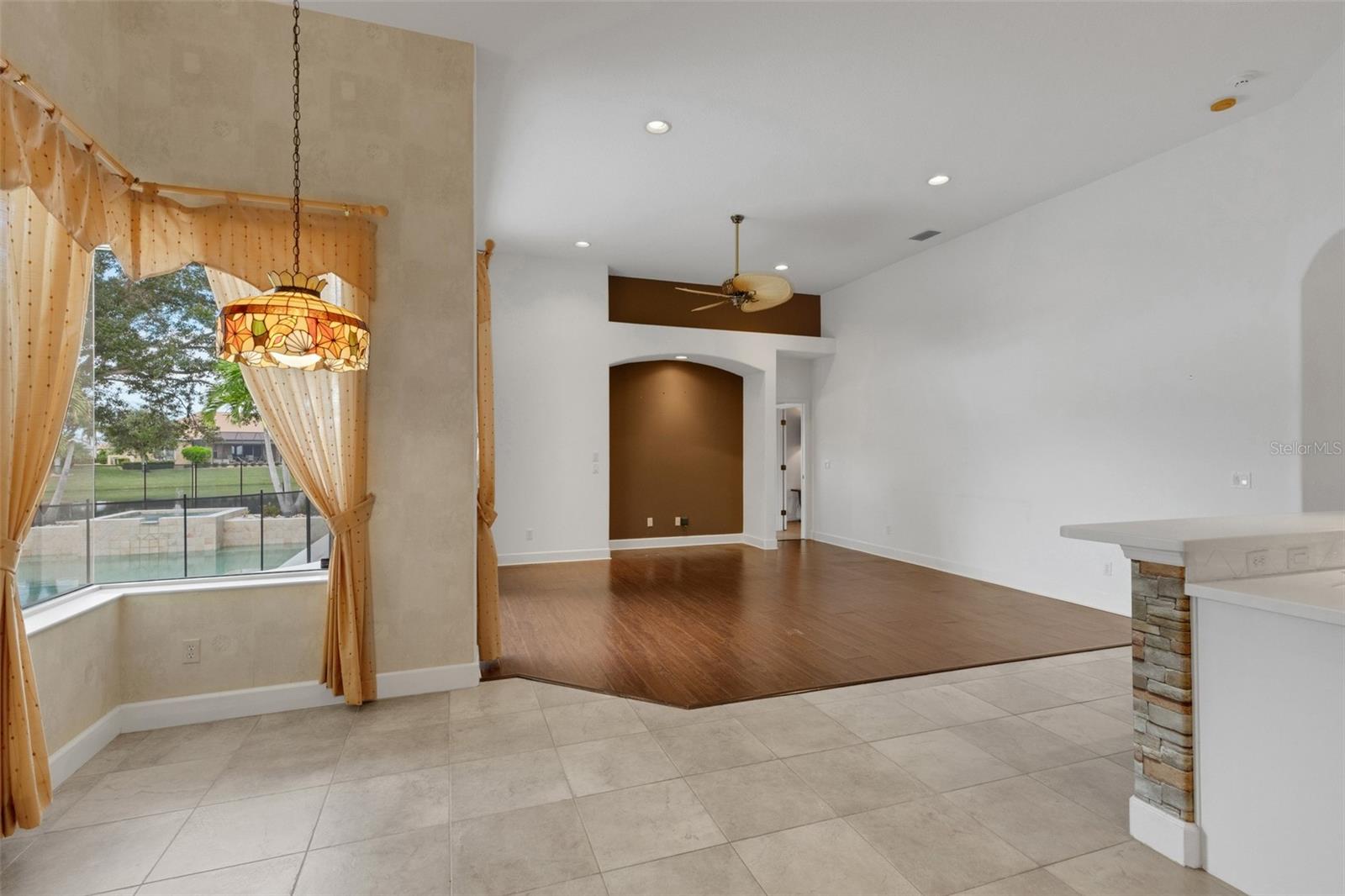breakfast nook/family room