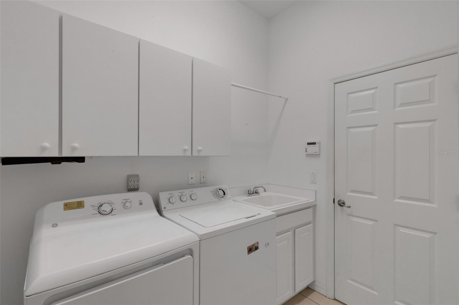 laundry room (off kitchen area)