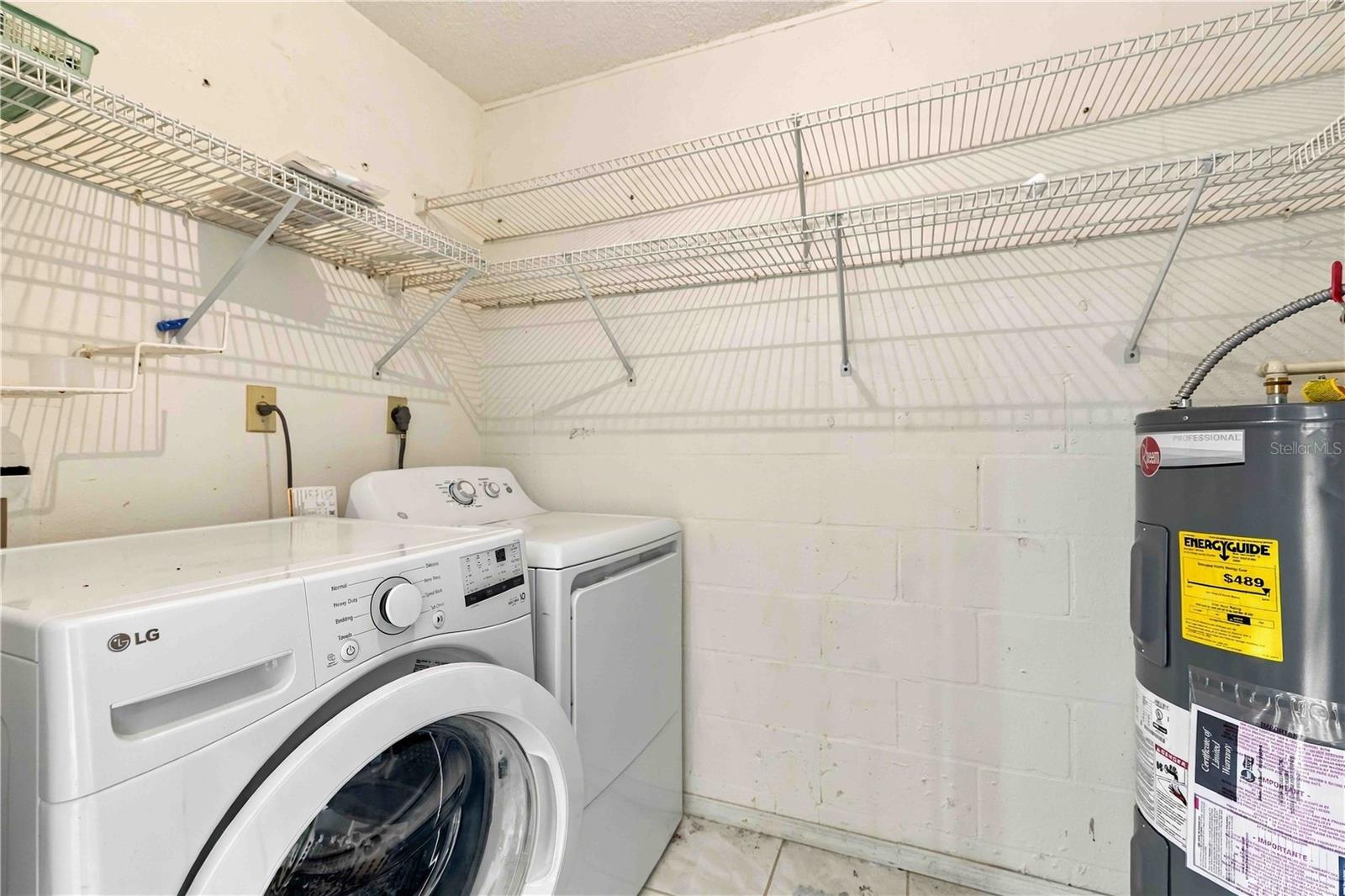 washer/dryer - utility room